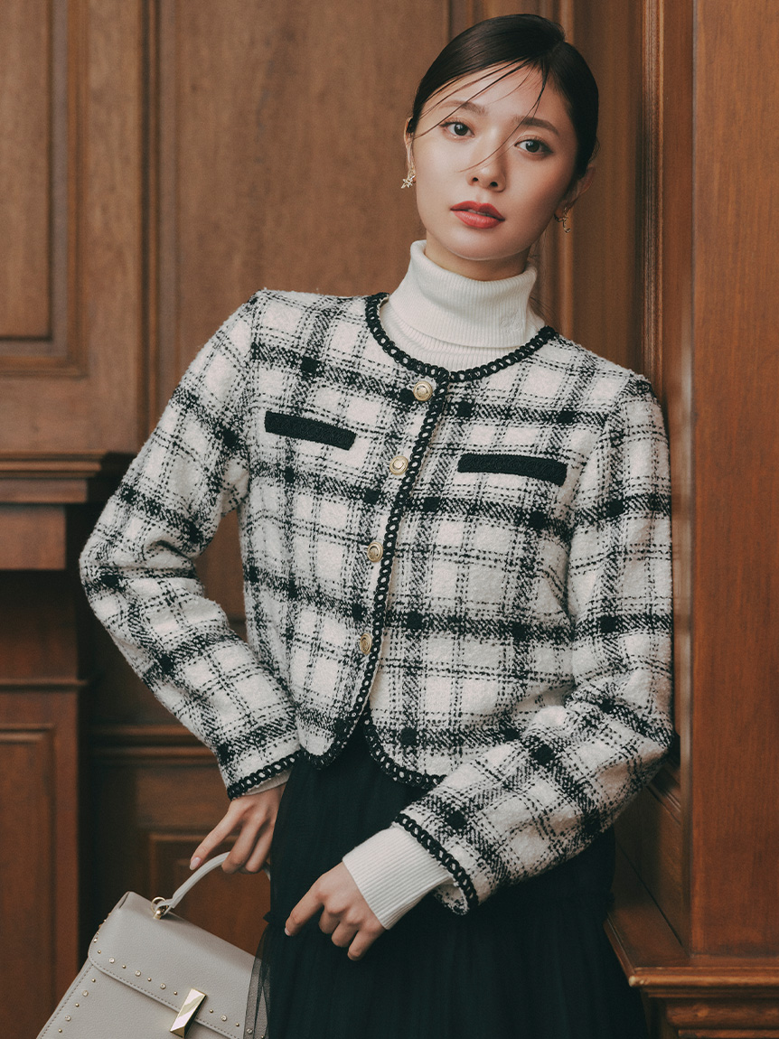 金釦輕量開襟外套 CWFJ255079