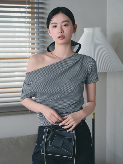 垂墜領露肩剪裁上衣 FWCT252239