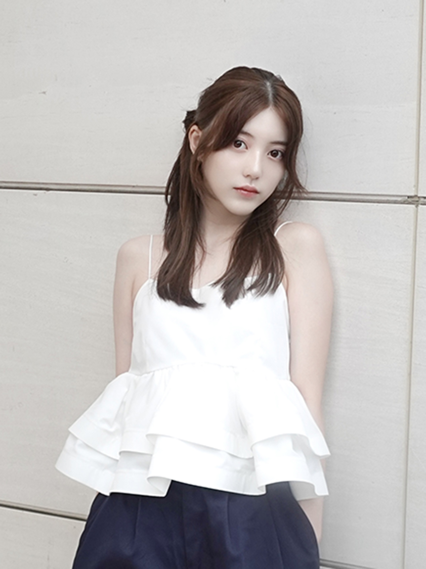 層次設計荷葉擺細肩帶上衣 FWFB254036