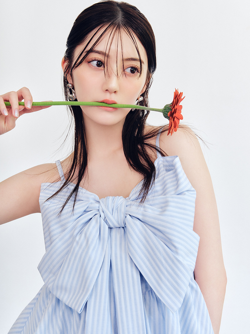 蝴蝶結荷葉下擺細肩帶上衣 FWFB261106