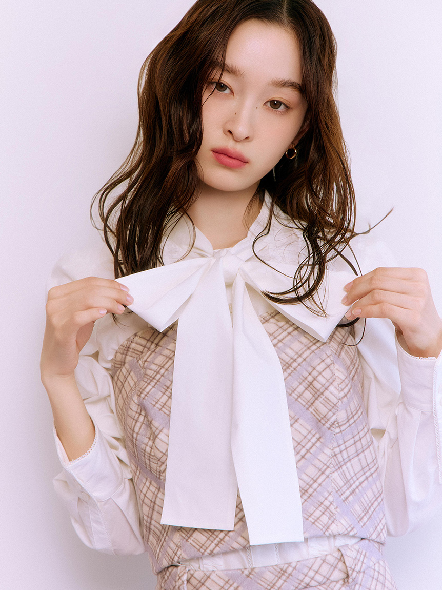 蝴蝶結領荷葉邊蕾絲襯衫【Hearts2Hearts著用】LWFB255040