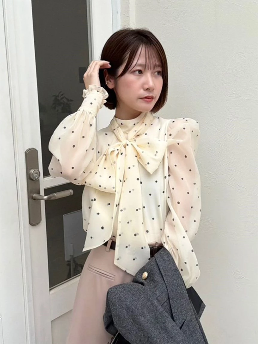歐根紗蝴蝶結領帶上衣 LWFB264147