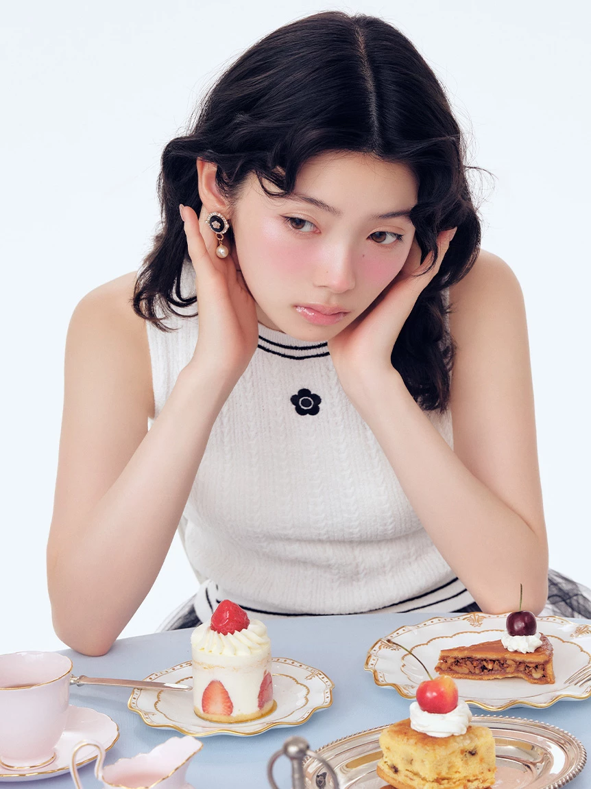 【LILY BROWN×MARY QUANT】雛菊刺繡針織上衣 LWNT264106