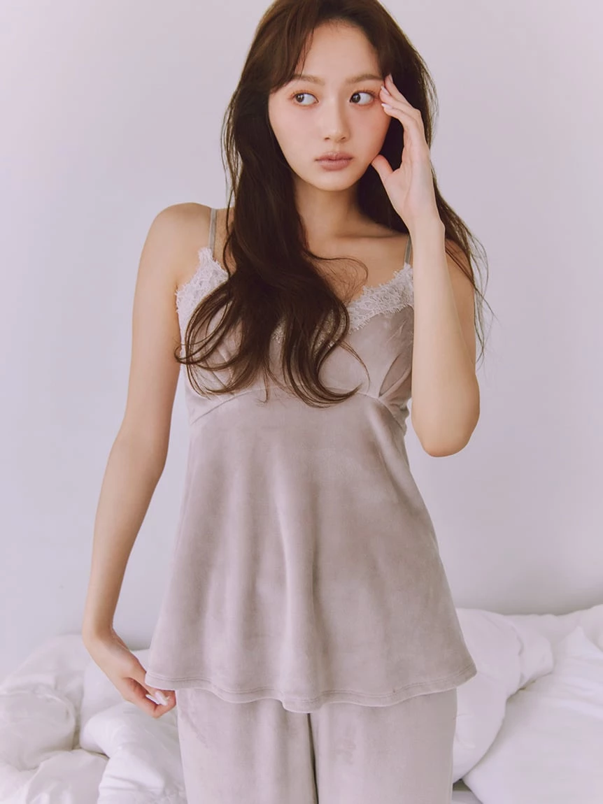 【IFMC.®】絲滑刷毛附罩杯細肩帶上衣 SHCT264075