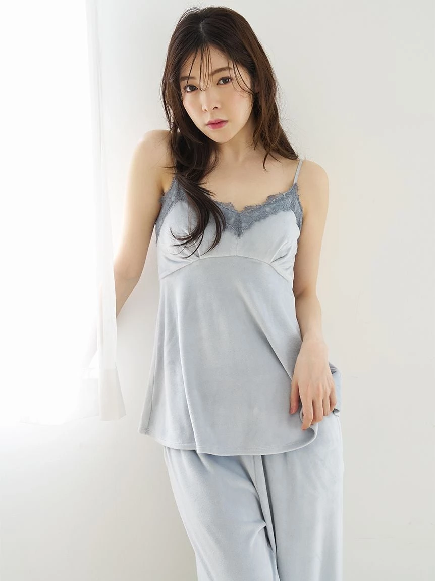 【IFMC.®】絲滑刷毛附罩杯細肩帶上衣 SHCT264075