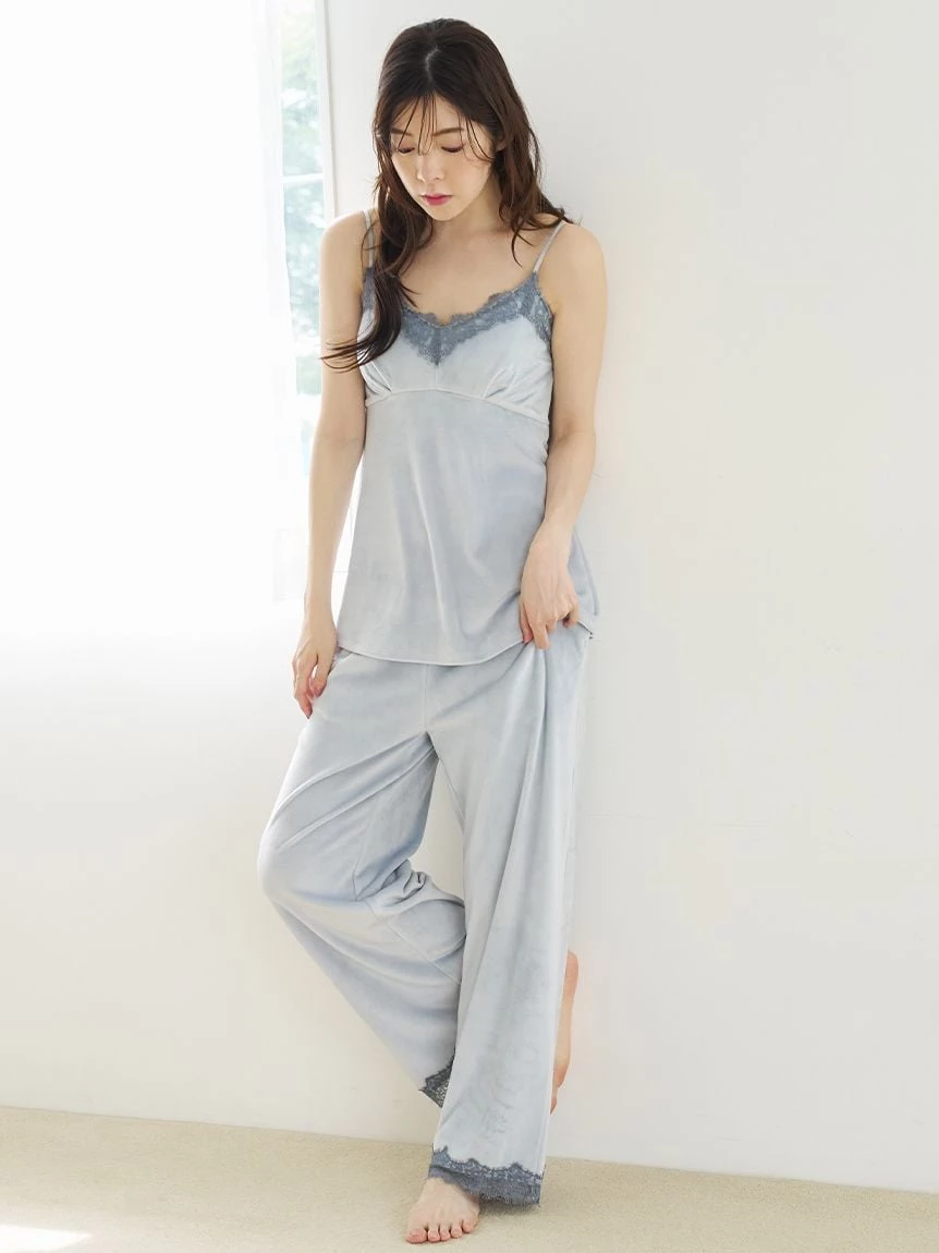 【IFMC.®】絲滑刷毛附罩杯細肩帶上衣 SHCT264075