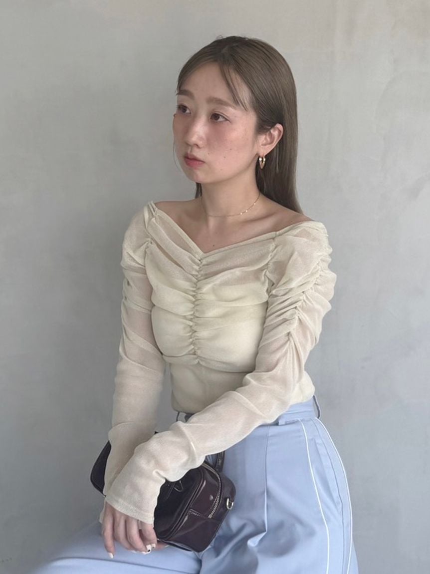 褶飾露肩透膚上衣 SWCT254131