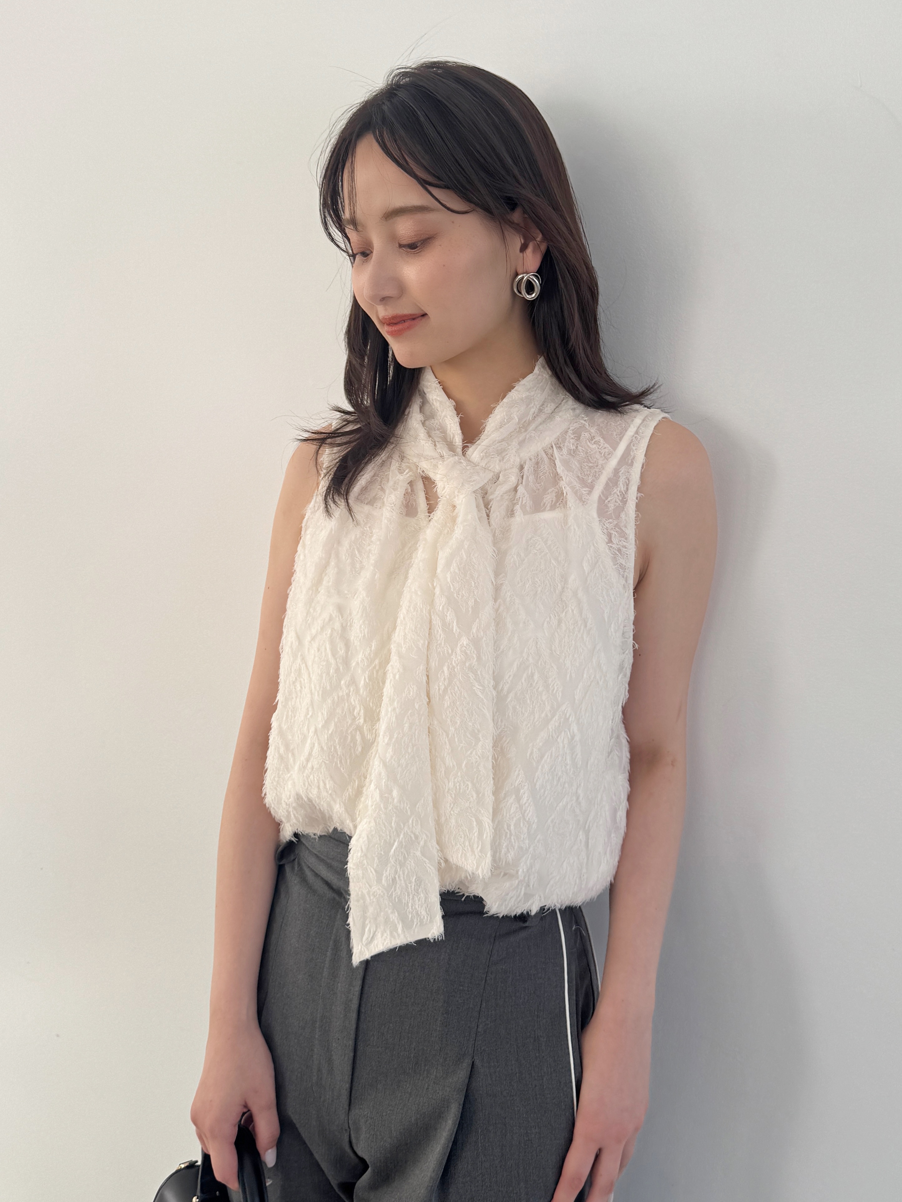 無袖蝴蝶結領襯衫 SWFB254335
