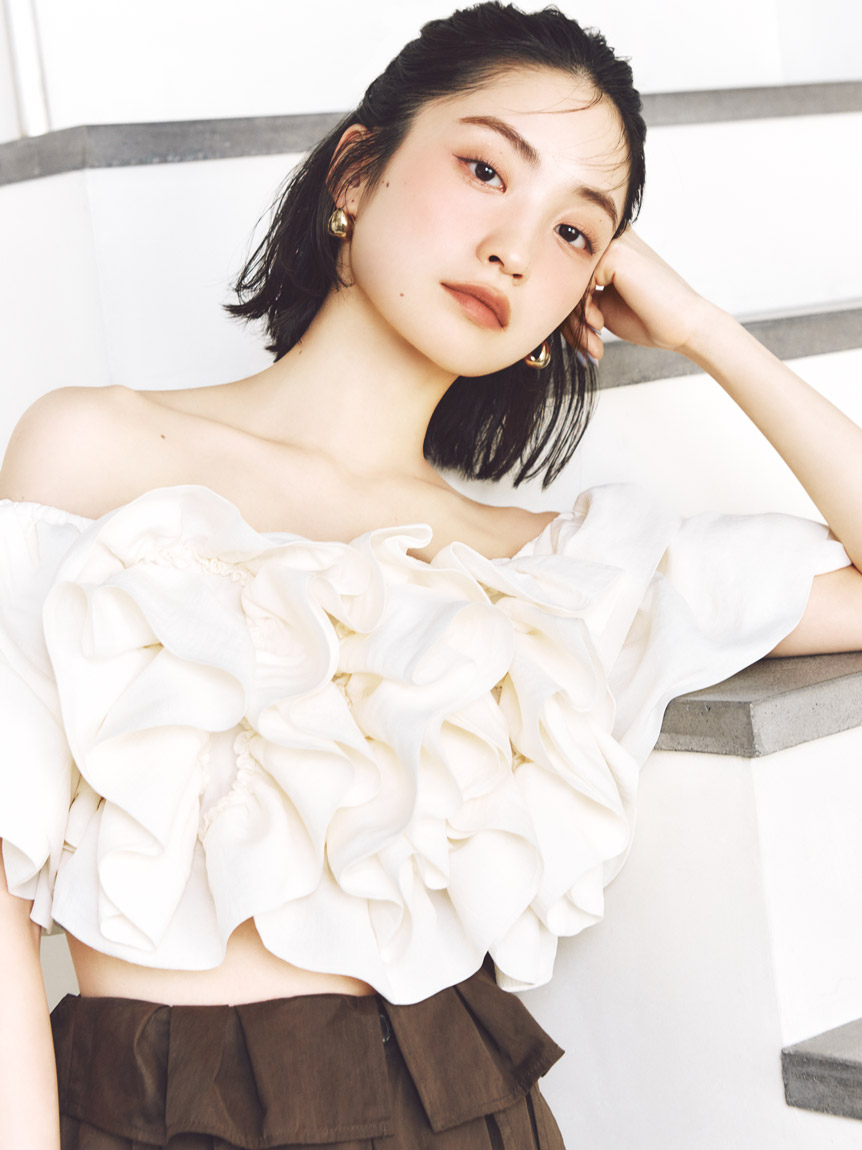 露肩澎感荷葉上衣 SWFB261166