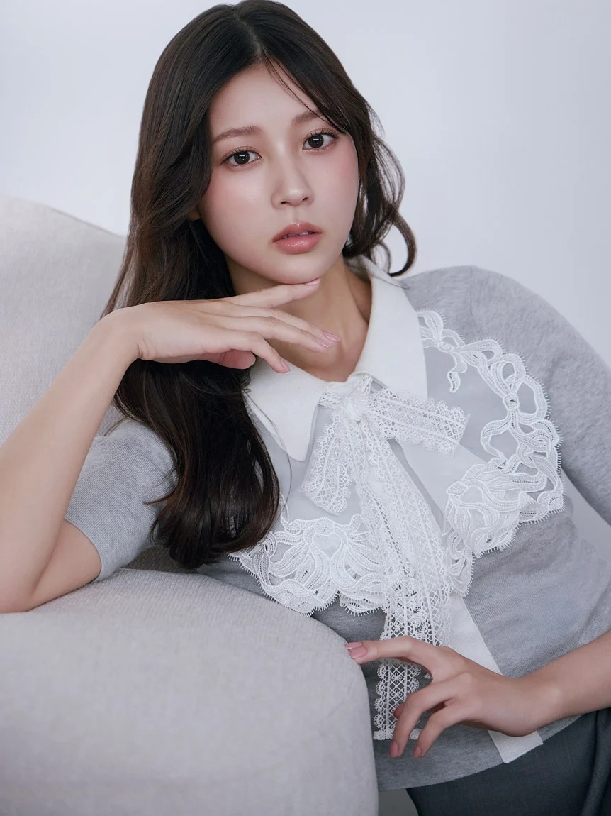 刺繡領拼接針織上衣 SWNT261080